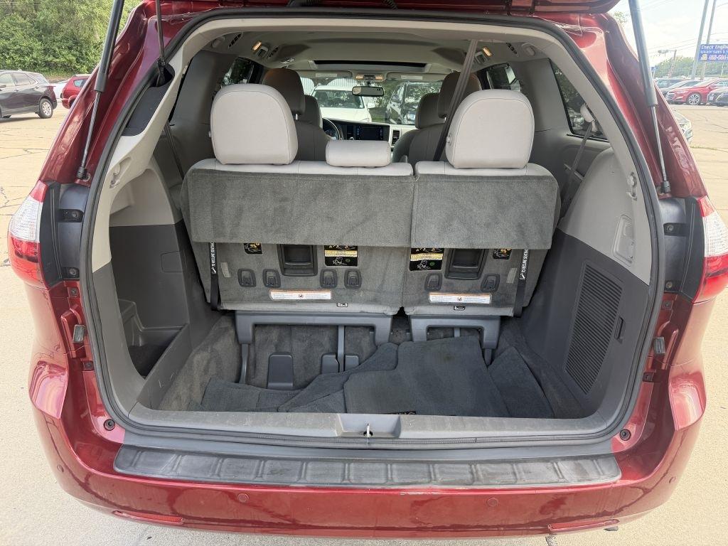 Toyota Sienna 5dr 7-Pass Van XLE Premium AWD (Natl) 2016