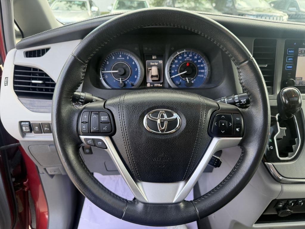 Toyota Sienna 5dr 7-Pass Van XLE Premium AWD (Natl) 2016