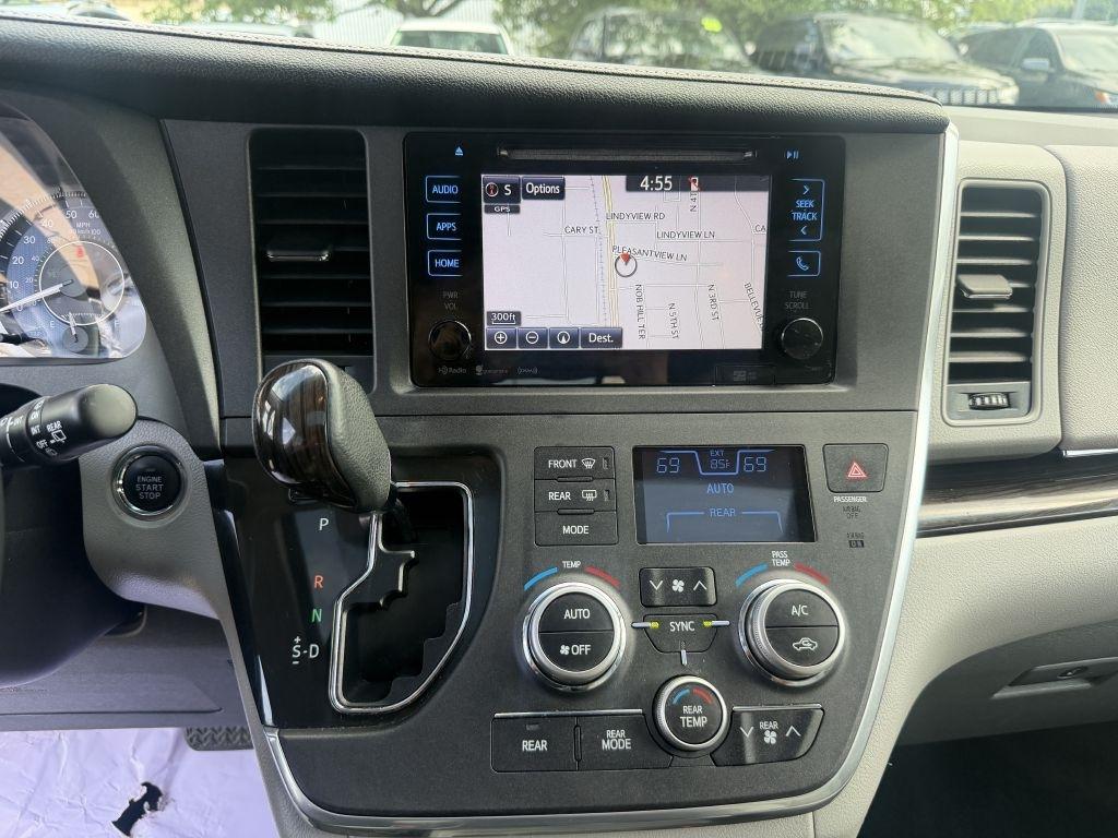 Toyota Sienna 5dr 7-Pass Van XLE Premium AWD (Natl) 2016
