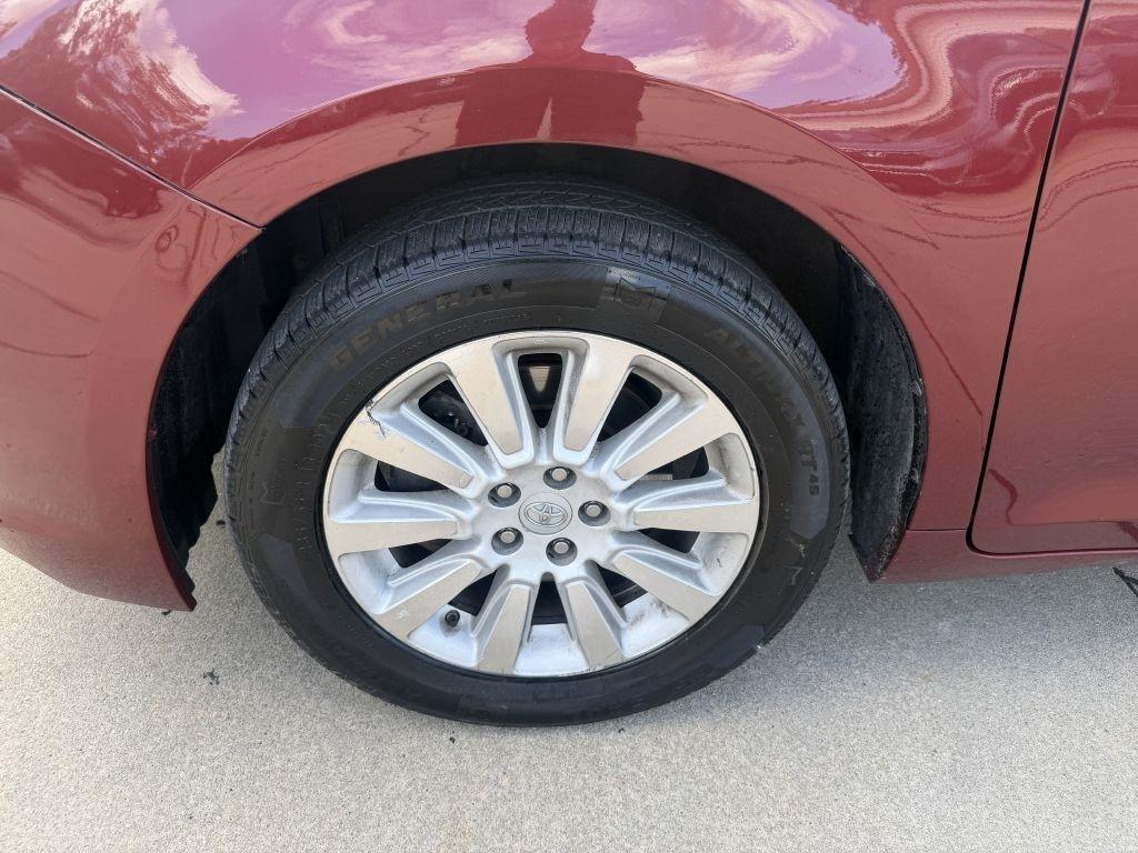 Toyota Sienna 5dr 7-Pass Van XLE Premium AWD (Natl) 2016