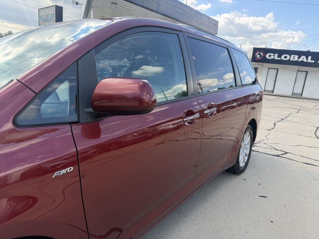 Toyota Sienna 5dr 7-Pass Van XLE Premium AWD (Natl) 2016