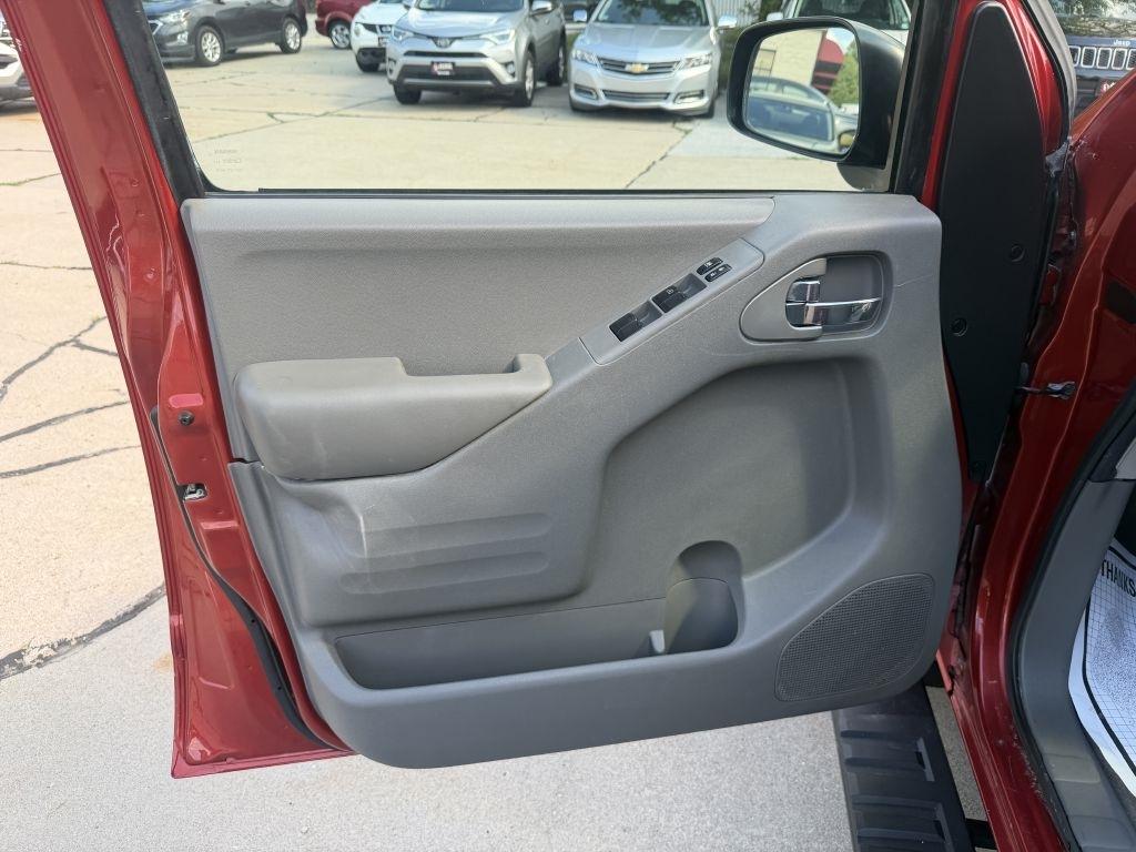 Nissan Frontier 4WD Crew Cab LWB Auto SV 2016