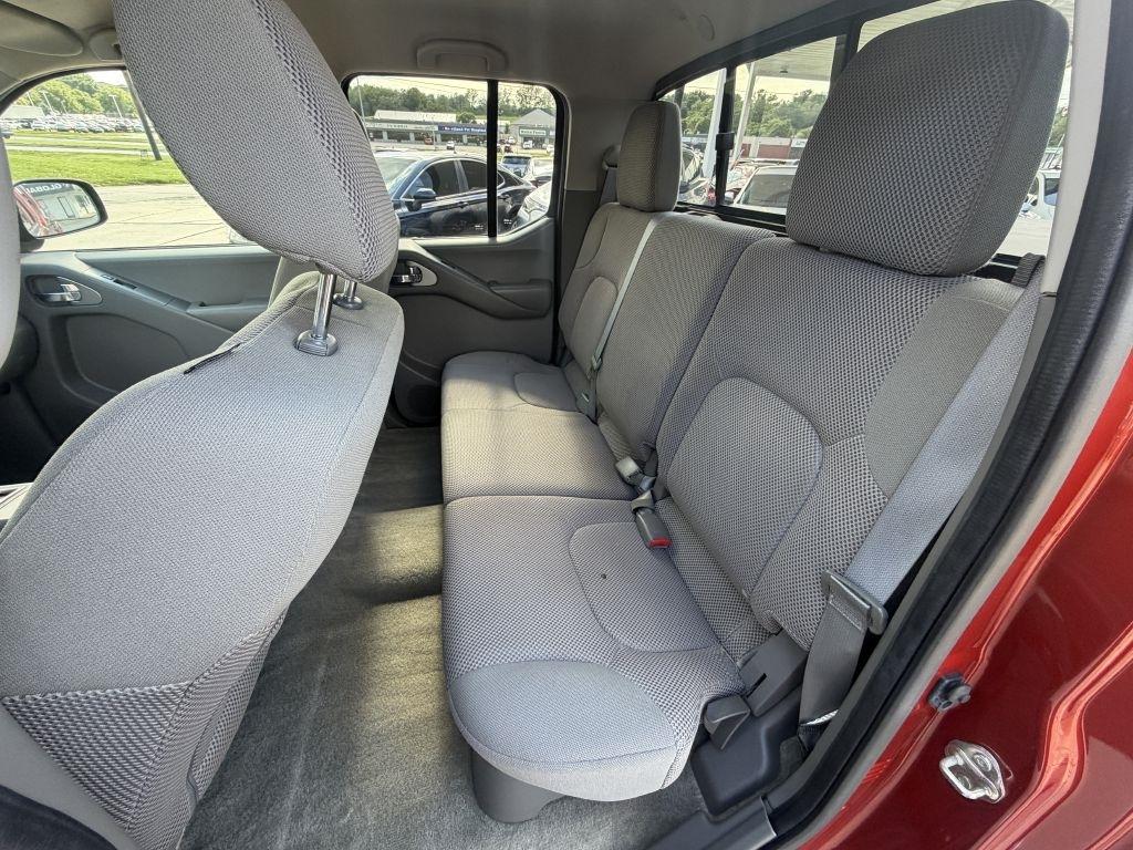 Nissan Frontier 4WD Crew Cab LWB Auto SV 2016