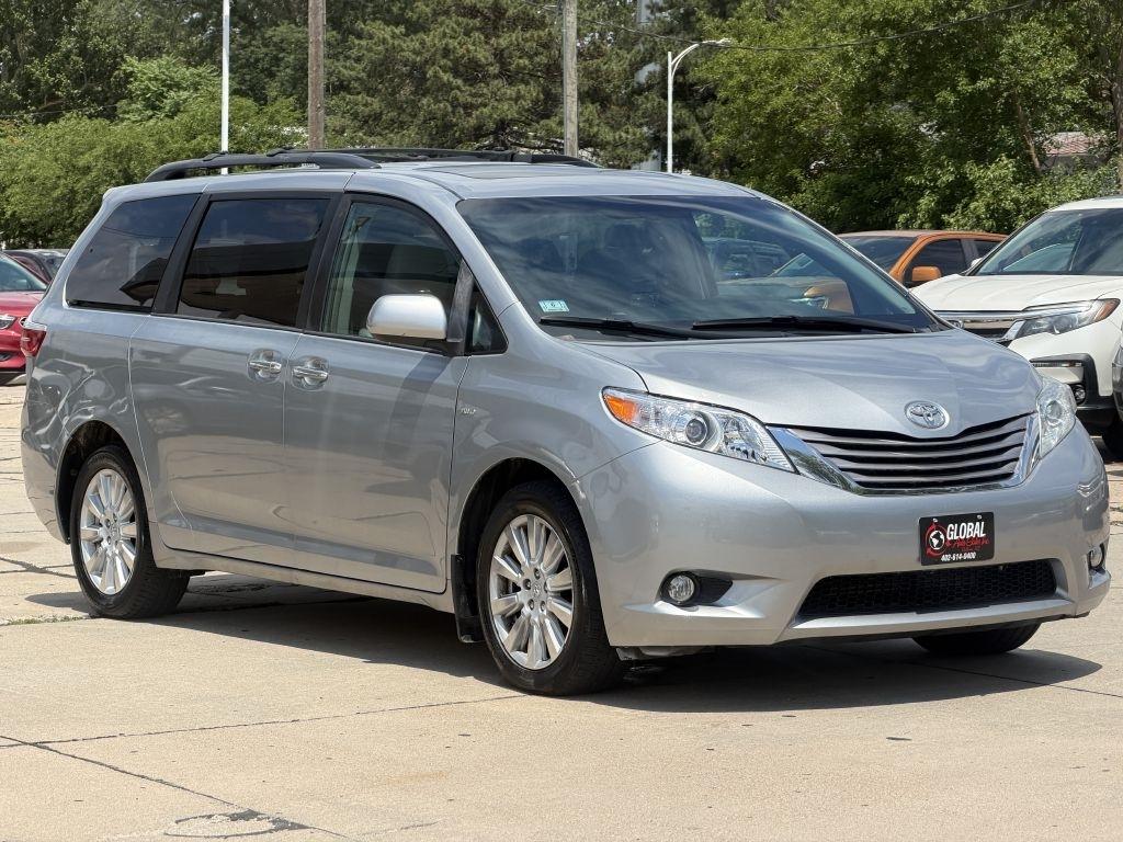 Toyota Sienna Limited Premium AWD 7-Passenger (Natl) 2017