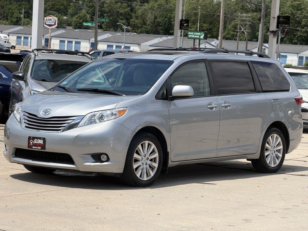 Toyota Sienna Limited Premium AWD 7-Passenger (Natl) 2017
