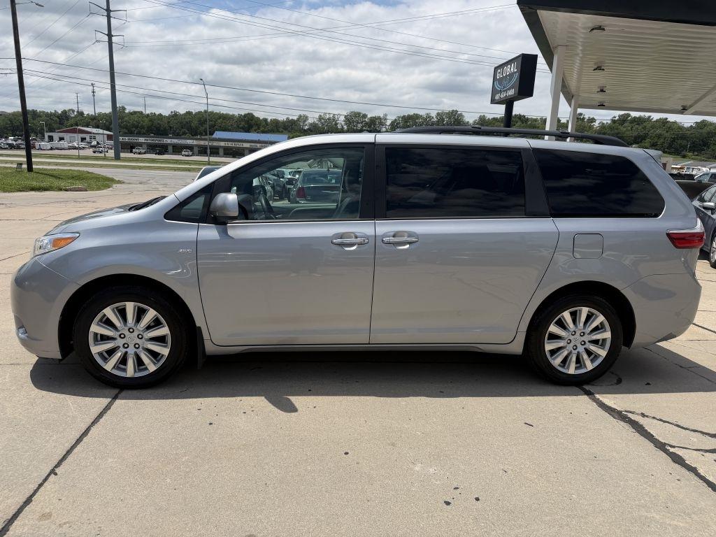 Toyota Sienna Limited Premium AWD 7-Passenger (Natl) 2017