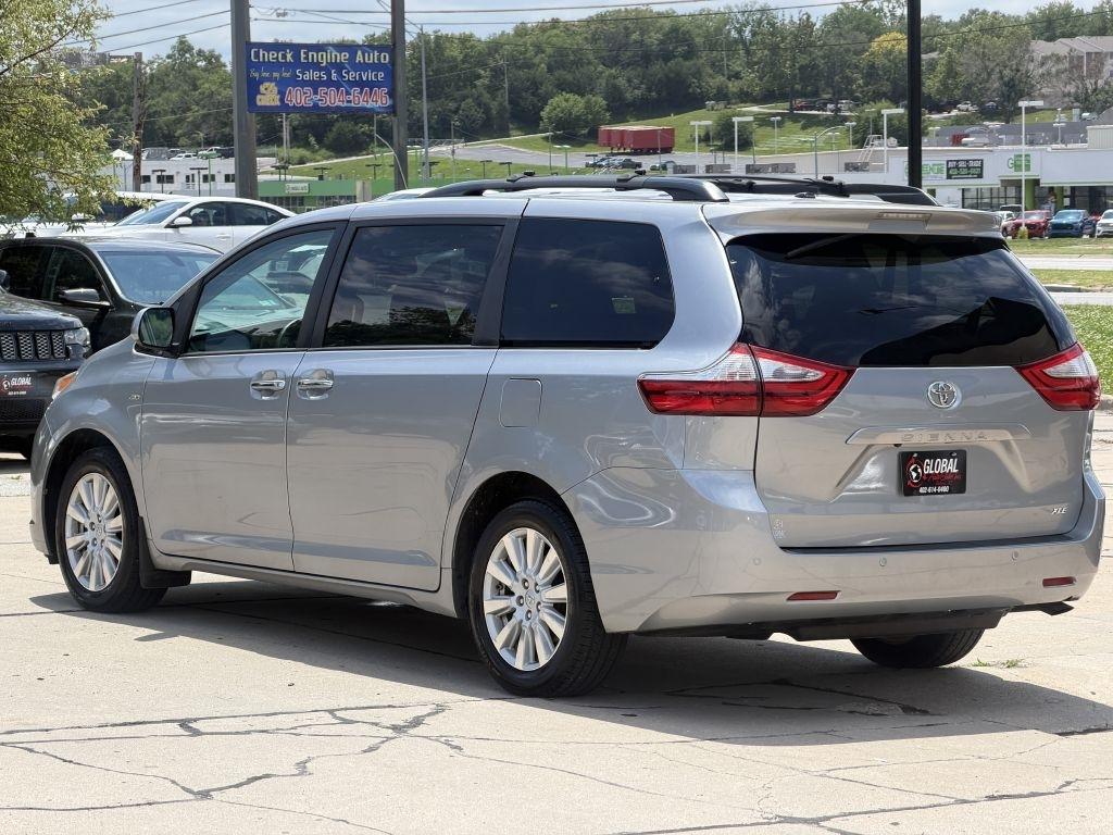 Toyota Sienna Limited Premium AWD 7-Passenger (Natl) 2017