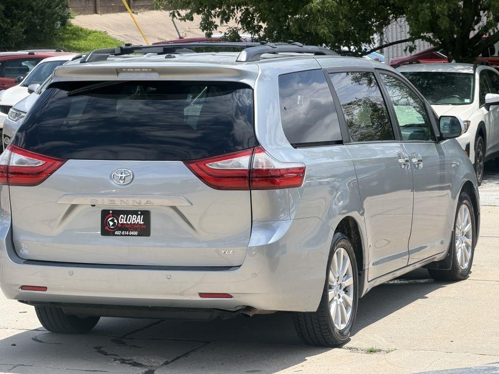 Toyota Sienna Limited Premium AWD 7-Passenger (Natl) 2017