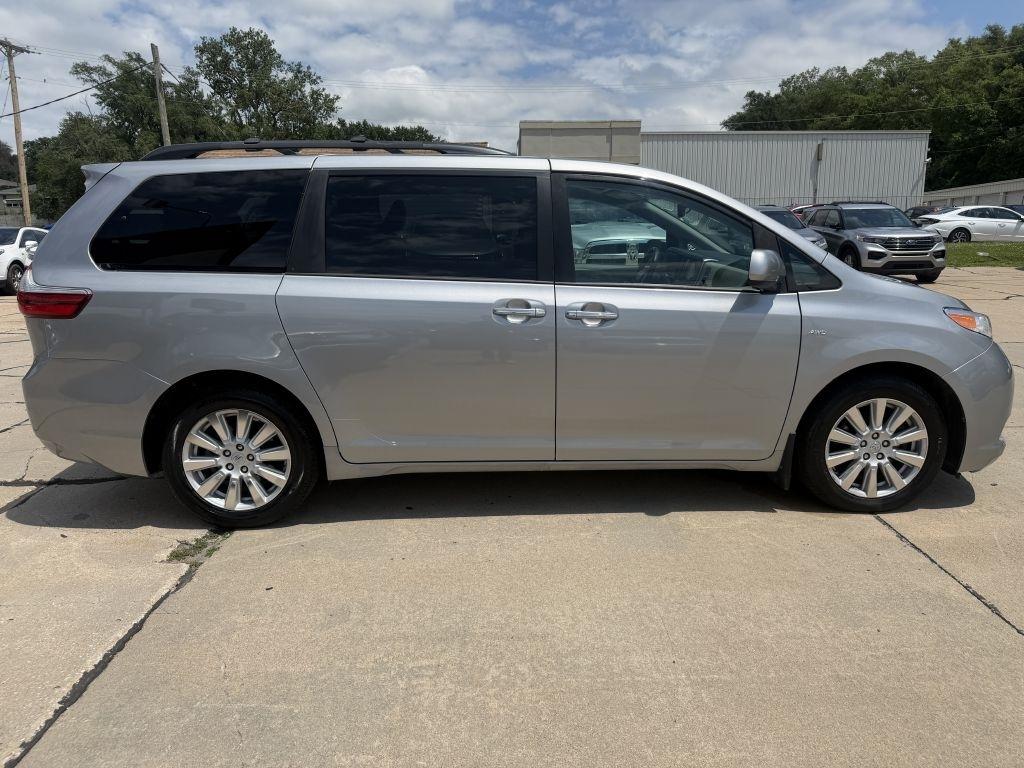 Toyota Sienna Limited Premium AWD 7-Passenger (Natl) 2017
