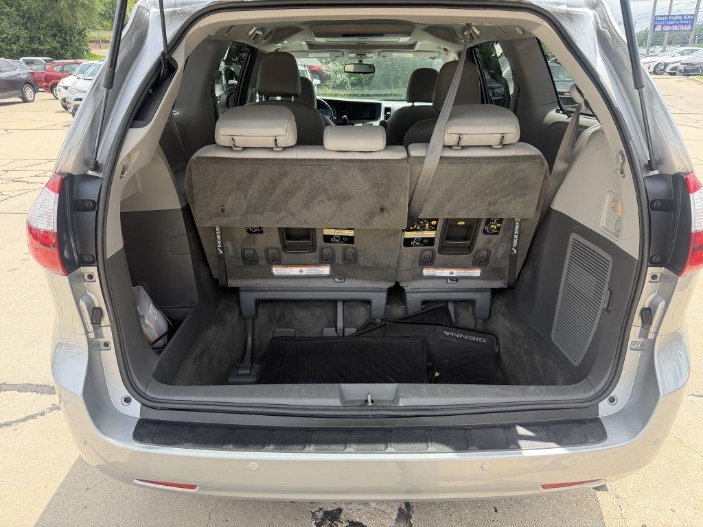 Toyota Sienna Limited Premium AWD 7-Passenger (Natl) 2017