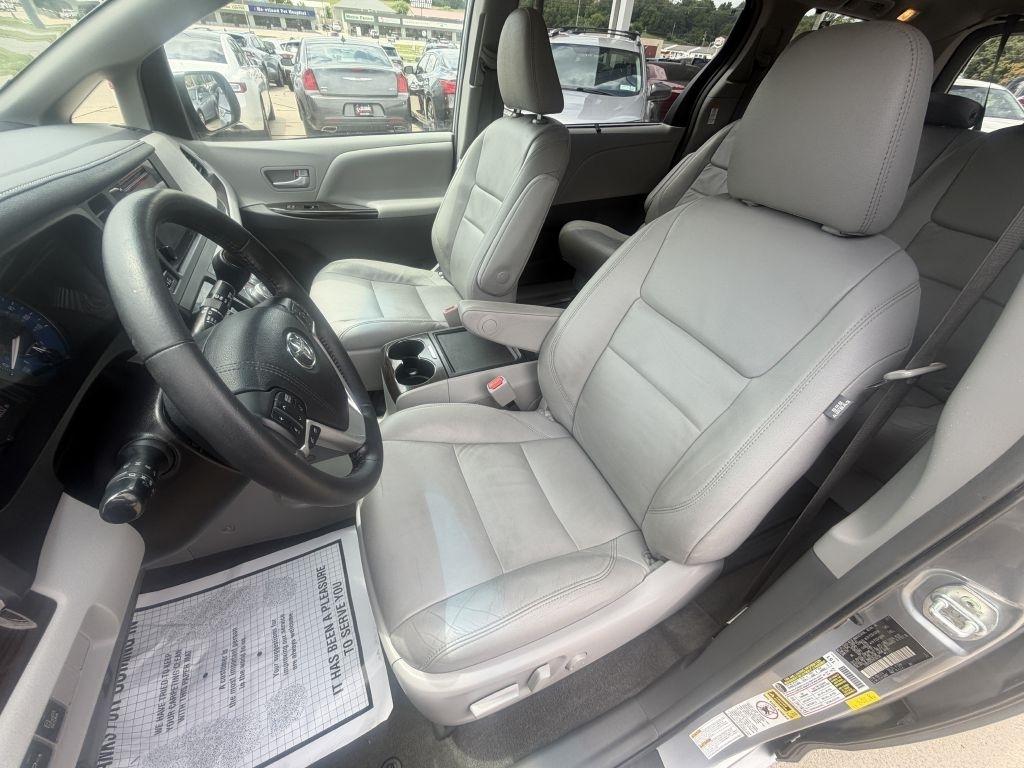 Toyota Sienna Limited Premium AWD 7-Passenger (Natl) 2017