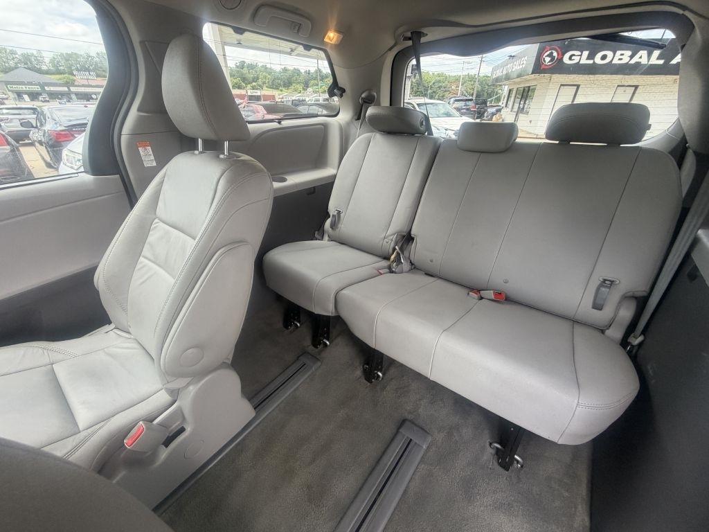 Toyota Sienna Limited Premium AWD 7-Passenger (Natl) 2017