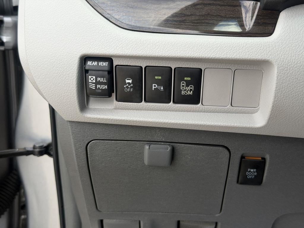 Toyota Sienna Limited Premium AWD 7-Passenger (Natl) 2017