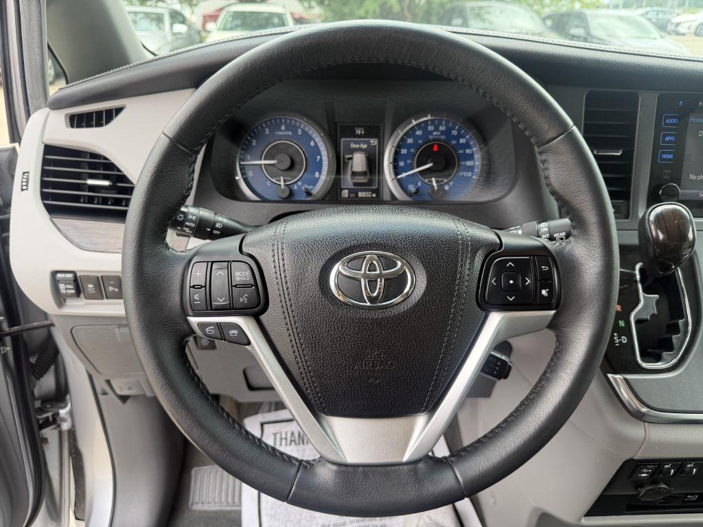 Toyota Sienna Limited Premium AWD 7-Passenger (Natl) 2017