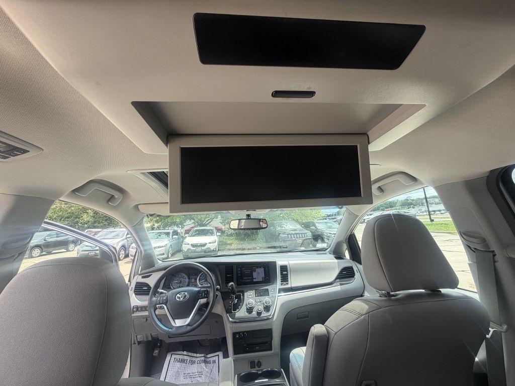 Toyota Sienna Limited Premium AWD 7-Passenger (Natl) 2017