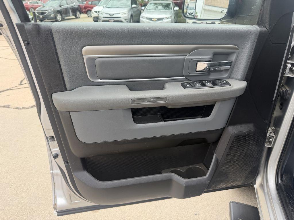RAM 1500 4WD Crew Cab 140.5" Big Horn 2016