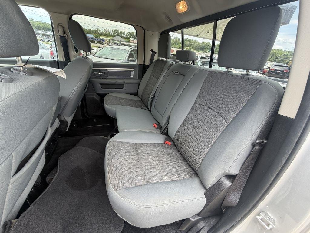 RAM 1500 4WD Crew Cab 140.5" Big Horn 2016