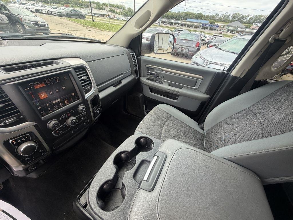 RAM 1500 4WD Crew Cab 140.5" Big Horn 2016