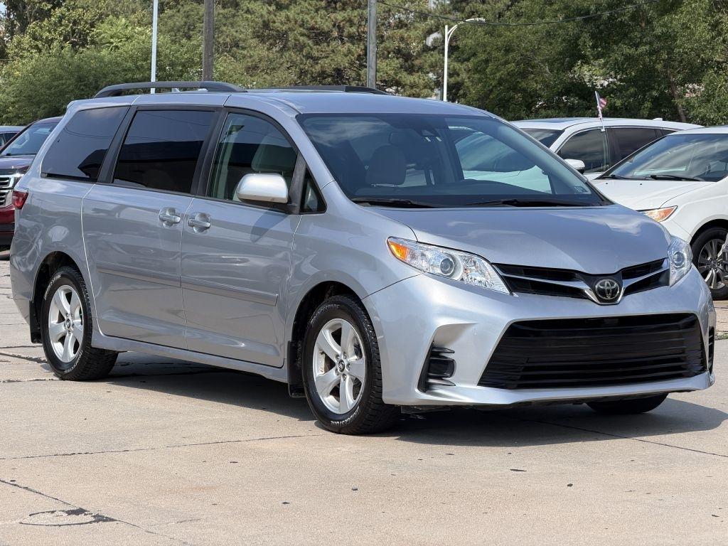 Toyota Sienna LE 8-Passenger 2018
