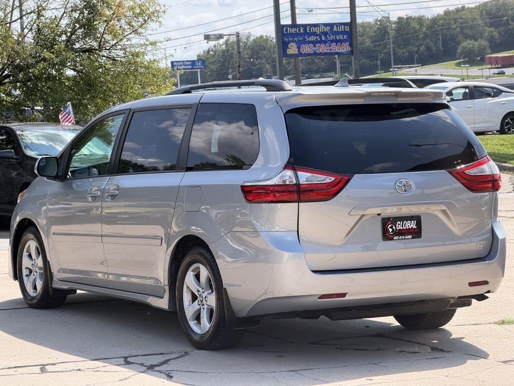 Toyota Sienna LE 8-Passenger 2018