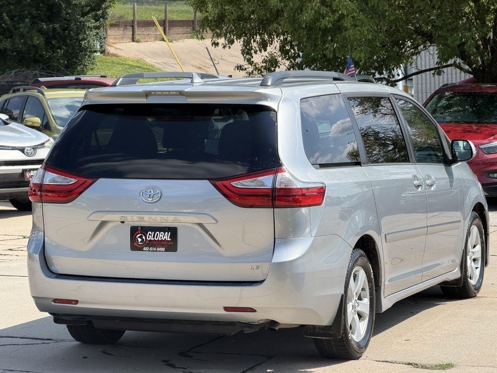 Toyota Sienna LE 8-Passenger 2018