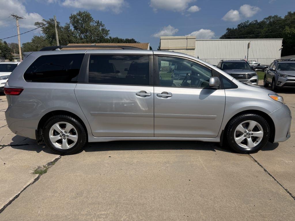 Toyota Sienna LE 8-Passenger 2018
