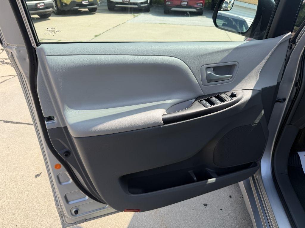 Toyota Sienna LE 8-Passenger 2018