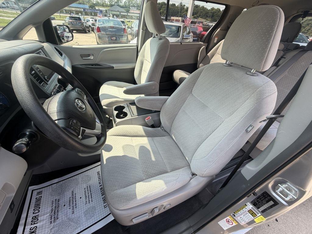 Toyota Sienna LE 8-Passenger 2018