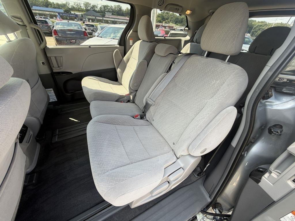 Toyota Sienna LE 8-Passenger 2018