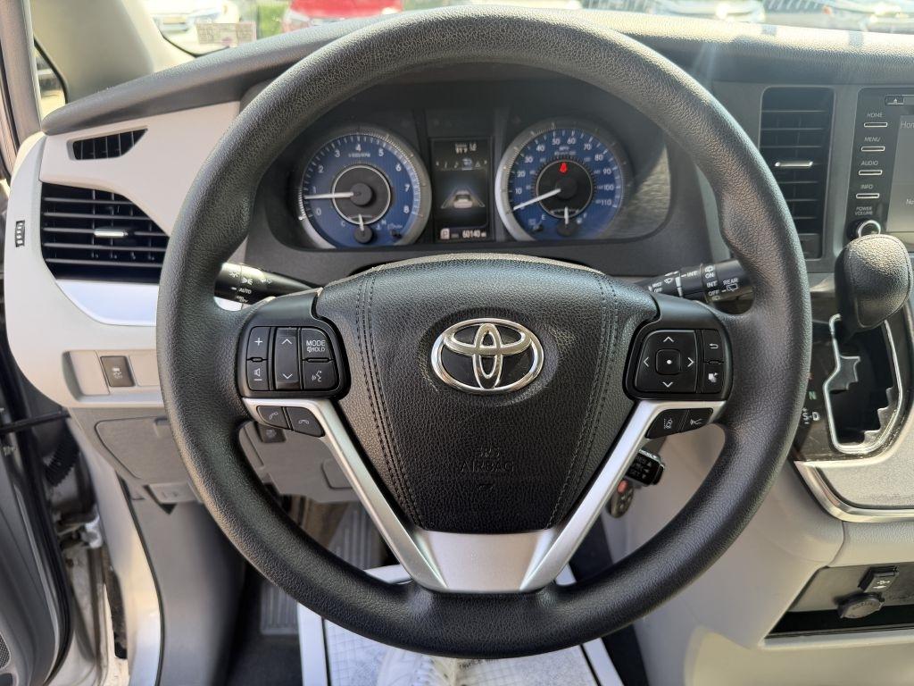 Toyota Sienna LE 8-Passenger 2018