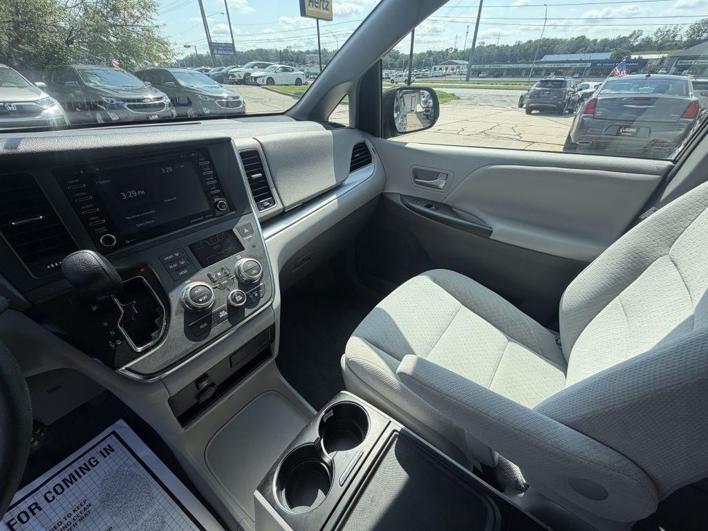 Toyota Sienna LE 8-Passenger 2018