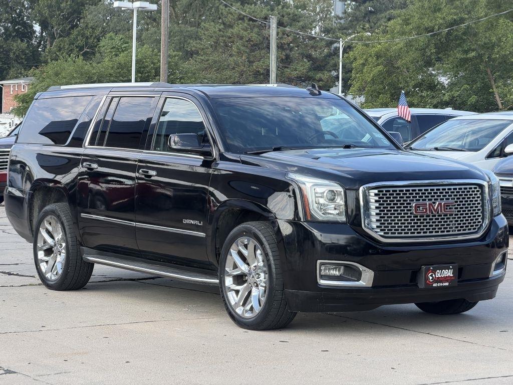 GMC Yukon XL Denali 4WD 2017