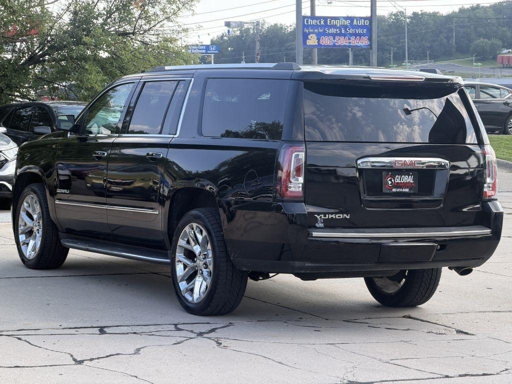 GMC Yukon XL Denali 4WD 2017