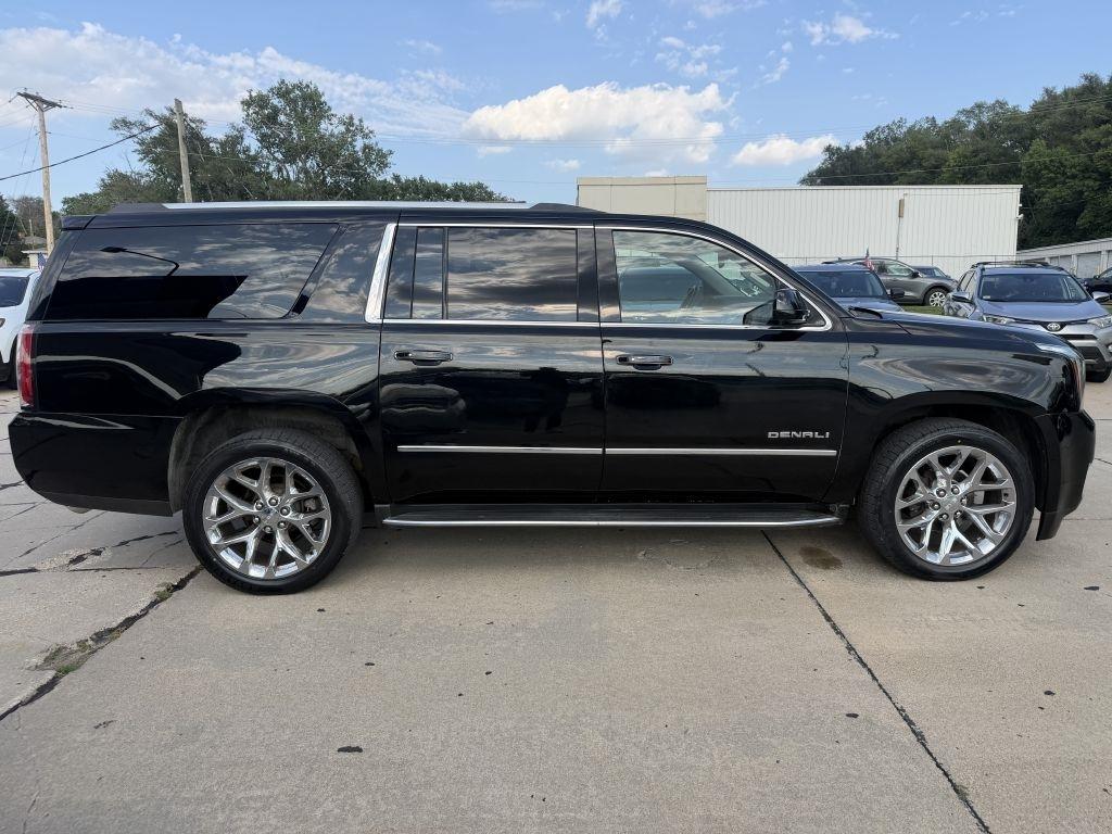 GMC Yukon XL Denali 4WD 2017