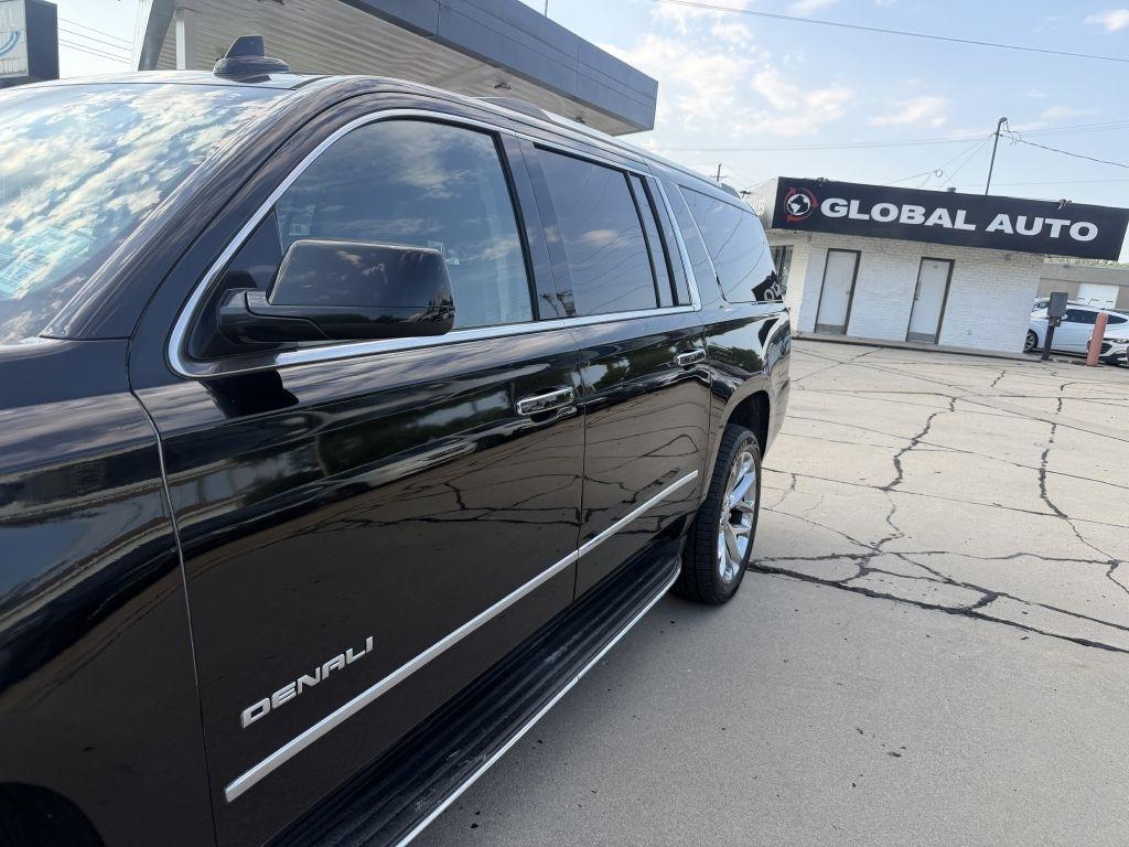 GMC Yukon XL Denali 4WD 2017