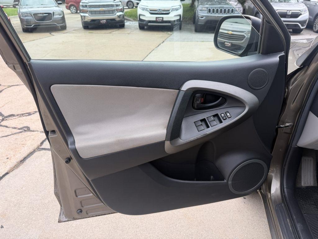 Toyota RAV4 Base I4 4WD 2011