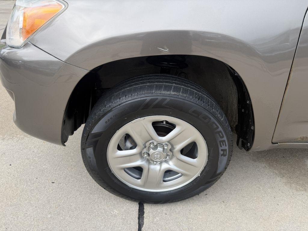 Toyota RAV4 Base I4 4WD 2011