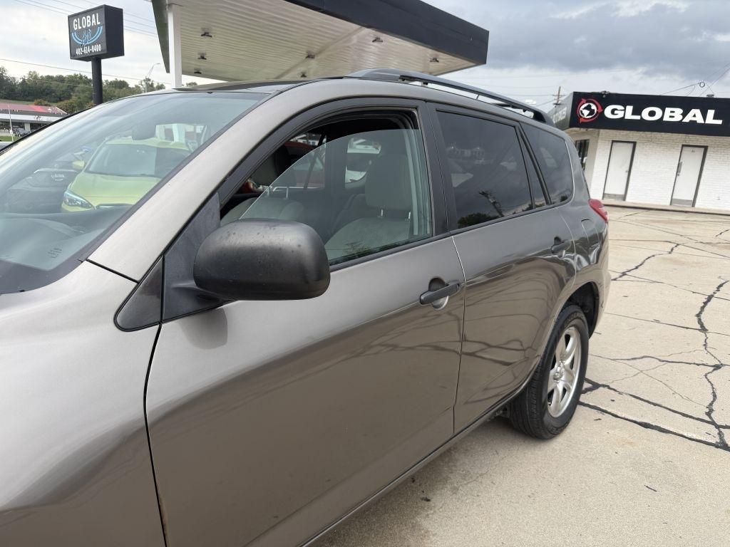 Toyota RAV4 Base I4 4WD 2011