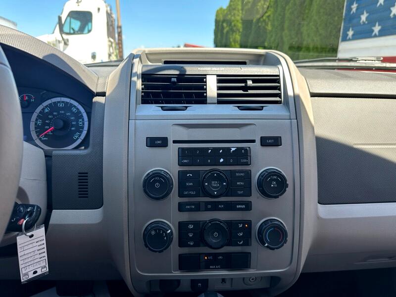 2010 Ford Escape XLT photo 9