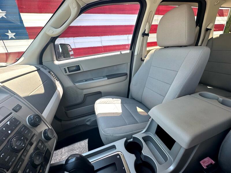 2010 Ford Escape XLT photo 13