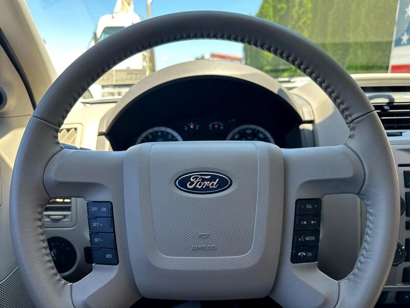 2010 Ford Escape XLT photo 17