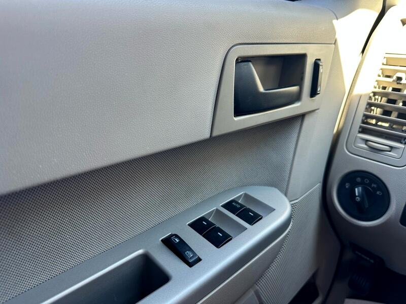2010 Ford Escape XLT photo 19