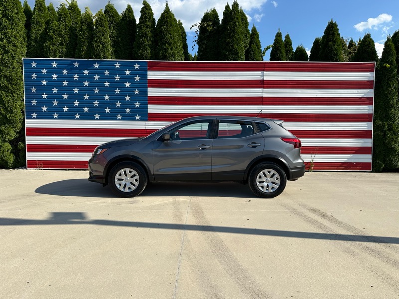 2019 Nissan Rogue Sport S photo 2