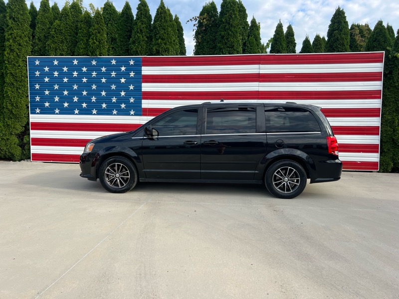 2017 Dodge Grand Caravan SXT photo 2