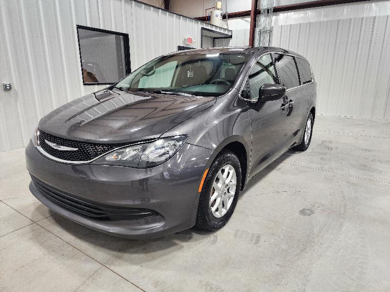 2018 Chrysler Pacifica LX photo 3