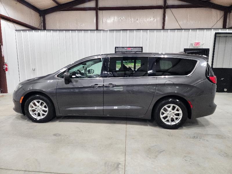 2018 Chrysler Pacifica LX photo 4