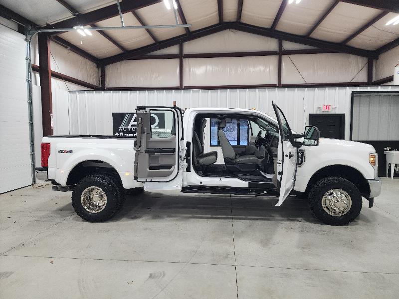 Ford Super Duty F-350 DRW XL 4WD SuperCab 8' Box 2019