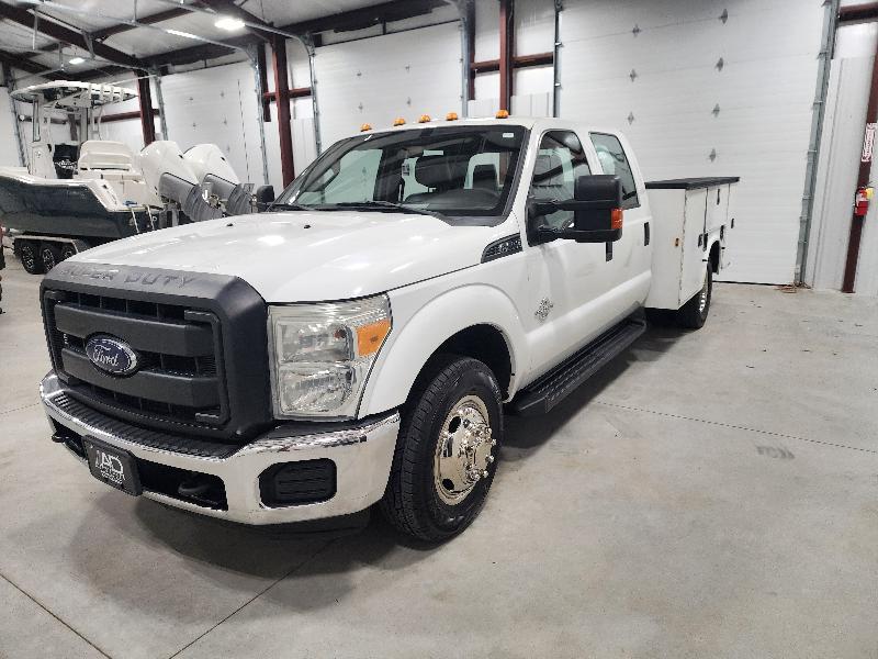 Ford Super Duty F-350 DRW 2WD Crew Cab 176" WB 60" CA Lariat 2015