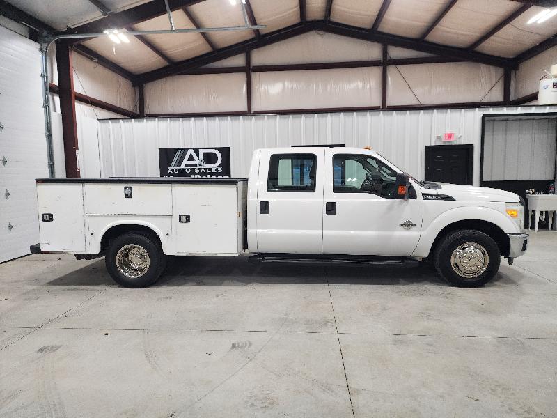 Ford Super Duty F-350 DRW 2WD Crew Cab 176" WB 60" CA Lariat 2015