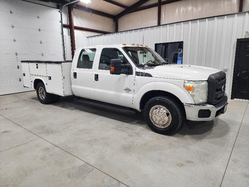 Ford Super Duty F-350 DRW 2WD Crew Cab 176" WB 60" CA Lariat 2015